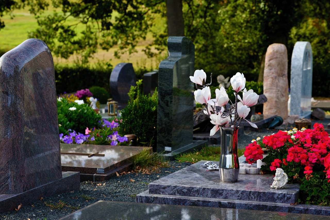 graves, graveyard, grave jewelry-3683272.jpg